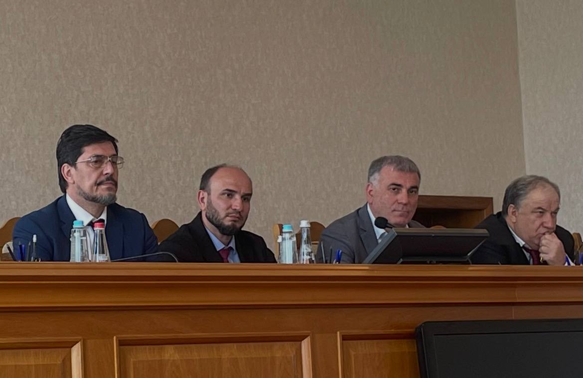 Всем пострадавшим от паводков дагестанцам будет проведена полная диспансеризация По поручению министра здравоохранения РД Ярослава Глазова это озвучил на Коллегии Минздрава Дагестана первый заместитель министра Наби Кураев
